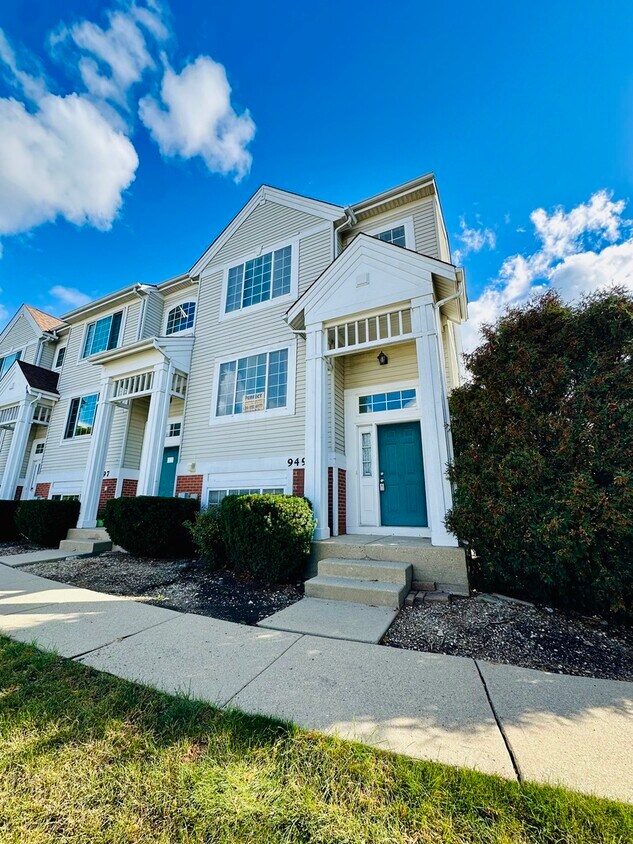 Foto principal - 9499 Harrison St