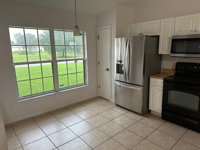 Breakfast area - 2715 51st St SW