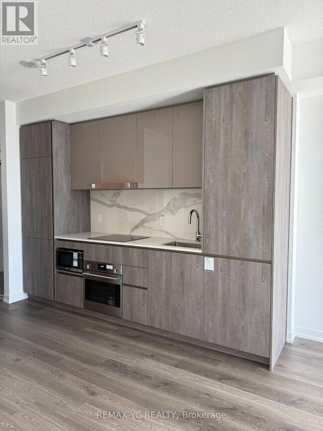 Photo du bâtiment - 8 Interchange Wy