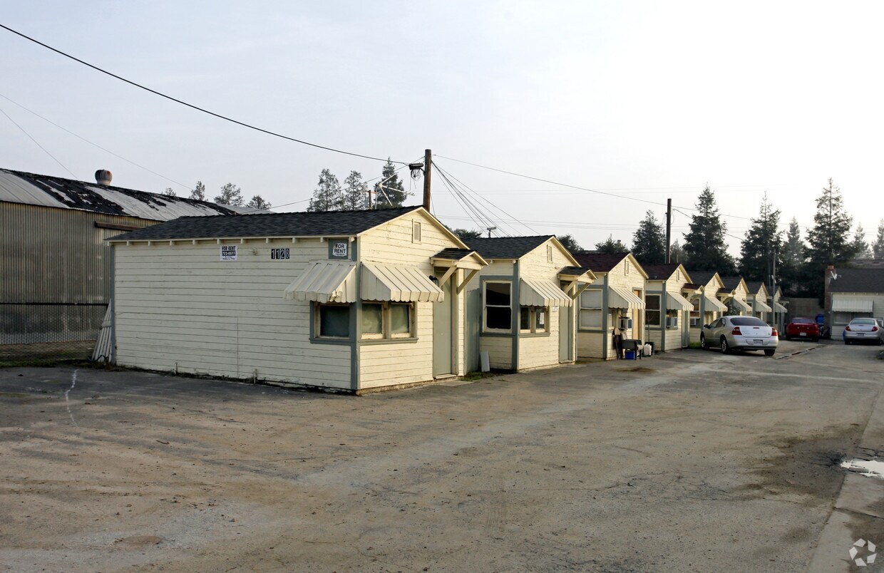 1128 N J St, Tulare, CA 93274 Apartments in Tulare, CA