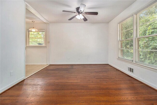 Building Photo - 1174 Arborvista Dr NE