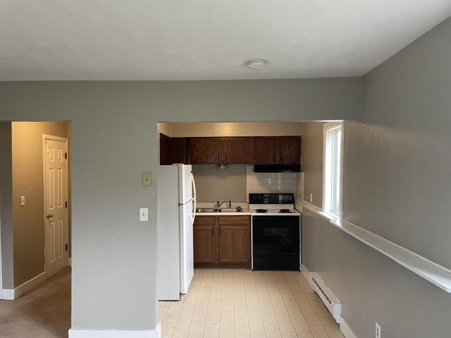 Building Photo - 531 E Elm St