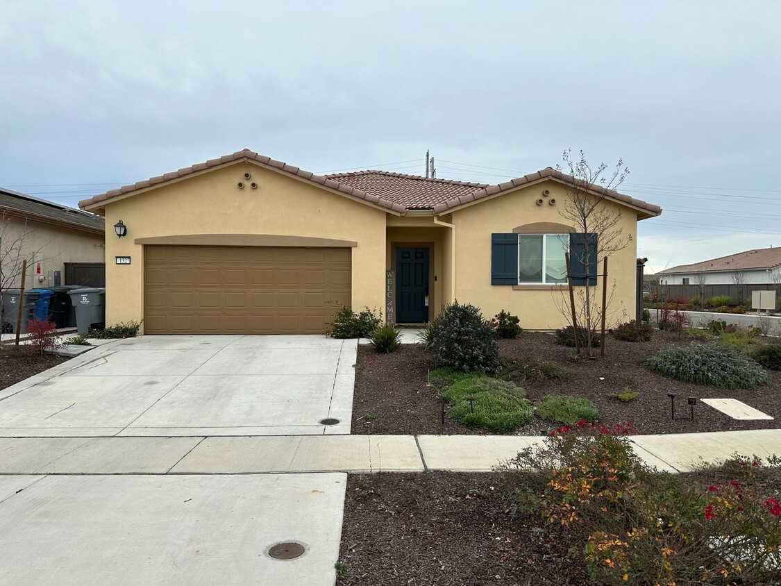 Primary Photo - Beautiful 4 bedroom 2 Bath home in Plumas ...