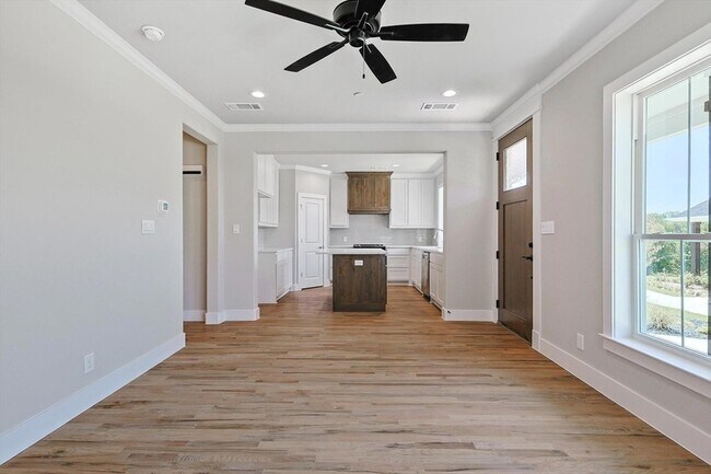 Building Photo - 512 Woodside Trl