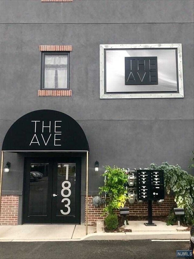 Foto del edificio - 183 Garibaldi Ave