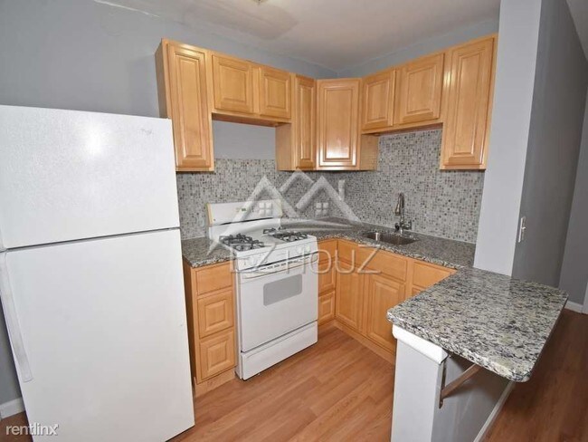 Building Photo - 5634 Midwood Ave