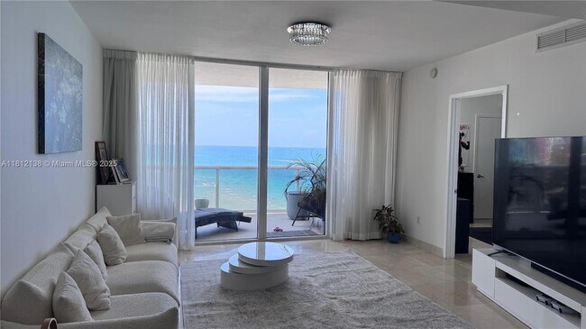 Foto del edificio - 18201 Collins Ave