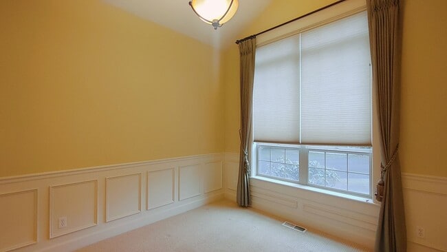 Building Photo - This Beautiful 3 Bedroom 2 1/2 Bath Home i...