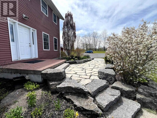 Building Photo - 422 Partridge Hollow Rd