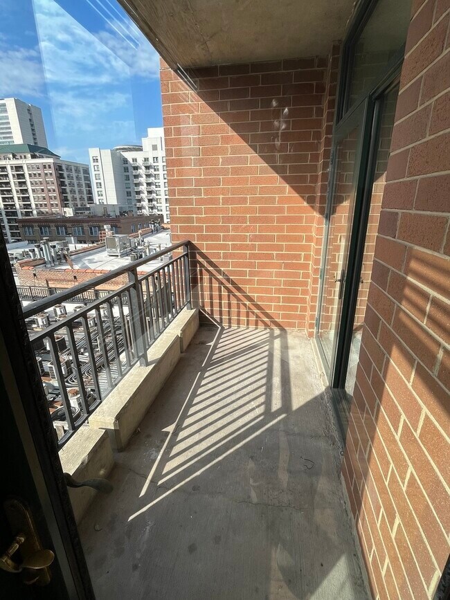 Foto del edificio - 400 W Ontario St