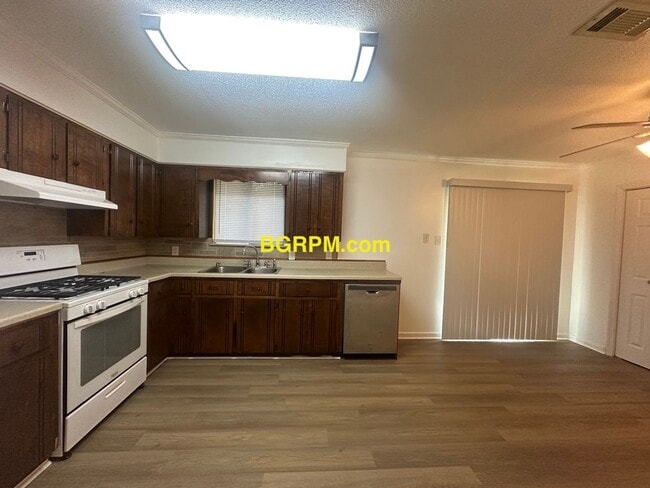 Building Photo - 3 BD 1 BA