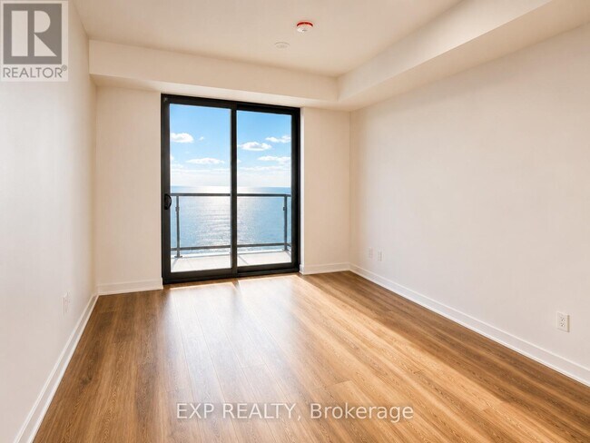 Photo du bâtiment - 2075 Lakeshore Rd.