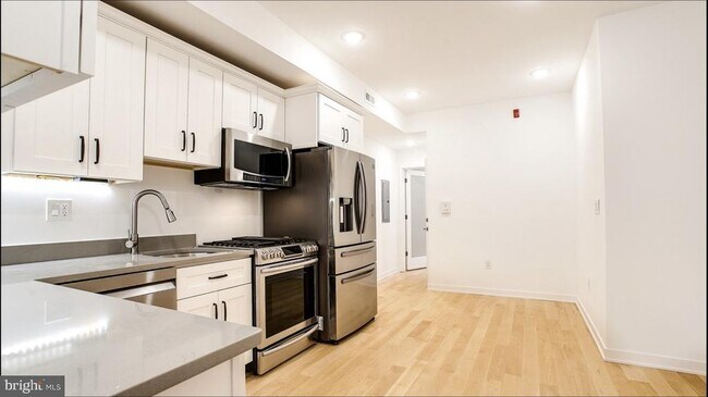 Building Photo - 968 N Marshall St