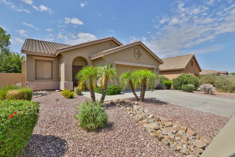 Primary Photo - 11547 E Sylvan Ave
