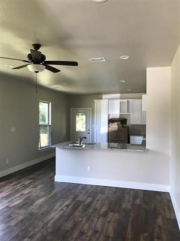 Foto del edificio - 460 Pecan Hollow St
