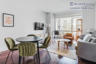 Building Photo - 99 Vista Montaña