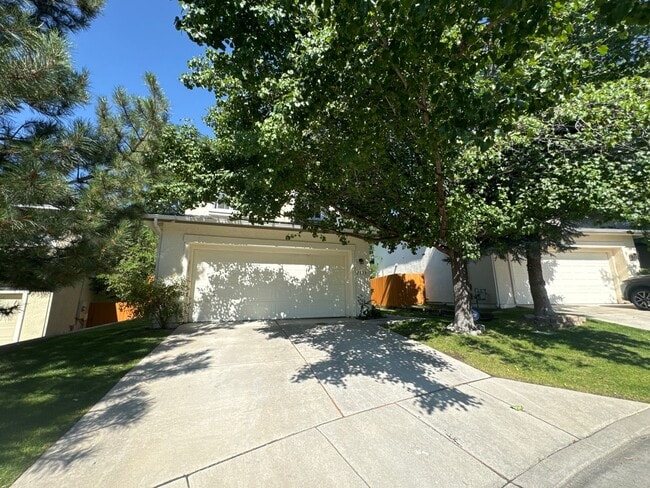 Building Photo - Adorable and Cozy 3 bed / 2.5 Bath - Comin...
