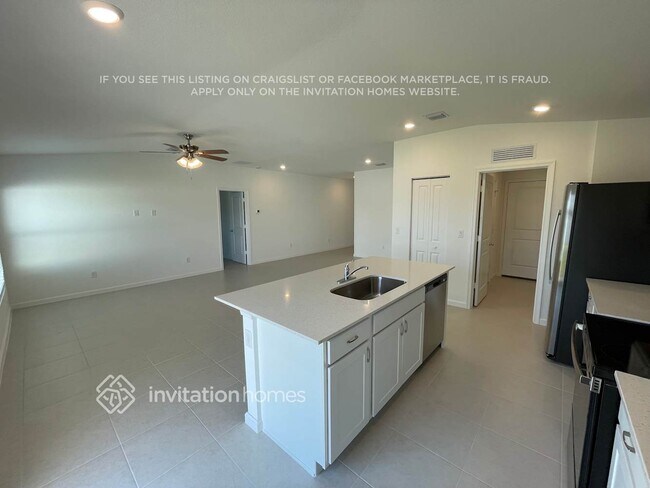 Building Photo - 720 Carlyle Way