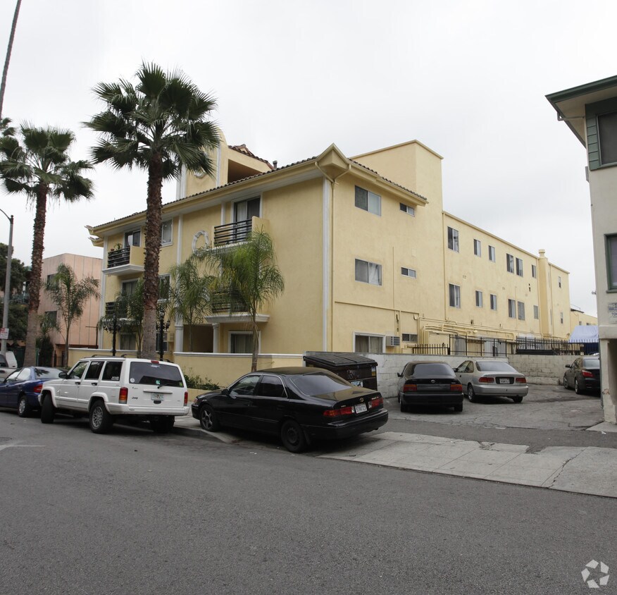 Primary Photo - 1825 N Tamarind Ave