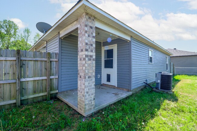 Building Photo - 601 Elizabeth Dr