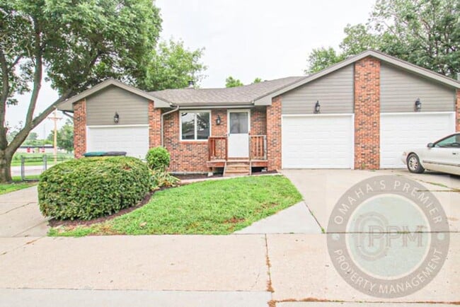 Comfortable 2 Bedroom/ 2 Bathroom/ 2 Car D... - Comfortable 2 Bedroom/ 2 Bathroom/ 2 Car D... House