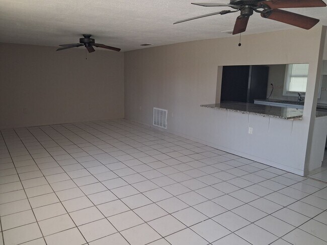 Foto del edificio - 3 Bedroom 2 bath on a dead end street