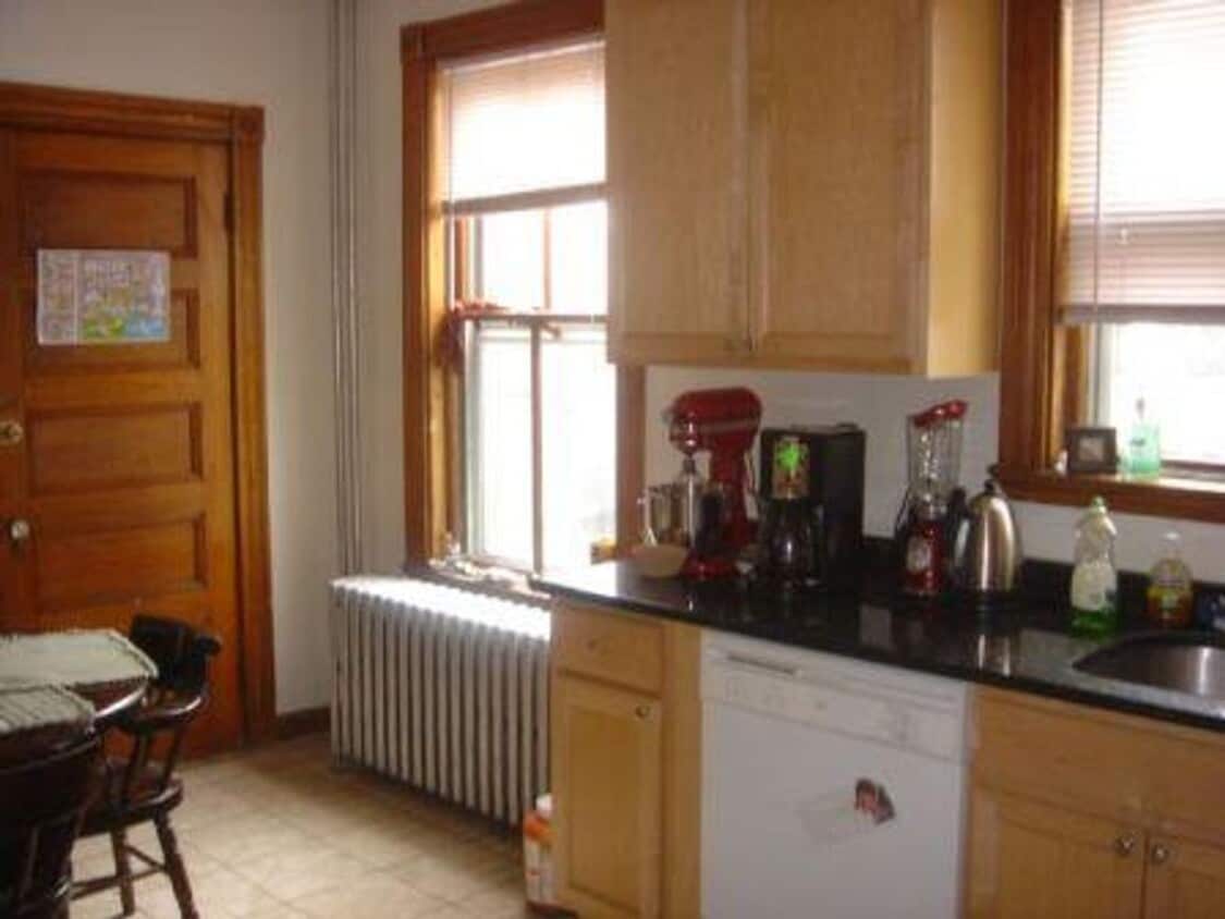 Building Photo - Mission Hill Area. Available September 1. ...