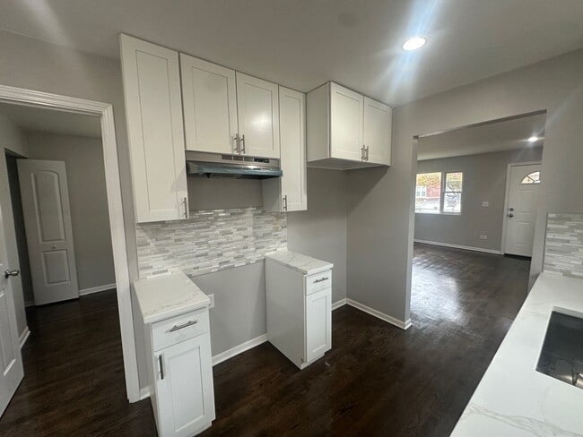 Building Photo - Welcome Home!