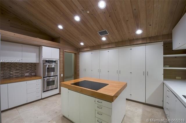 Building Photo - 5500 Oakwood Ln