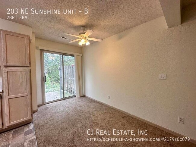 Building Photo - 203 NE Sunshine St