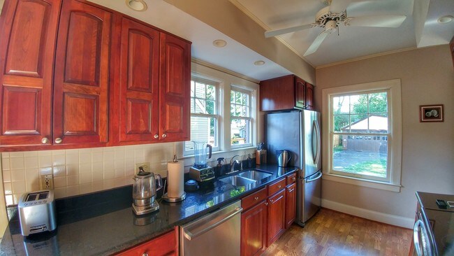 Foto del edificio - 3517 Warner Ave