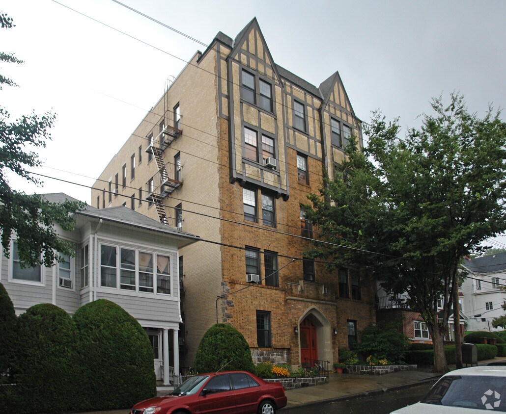 Primary Photo - 37 Hamilton Pl