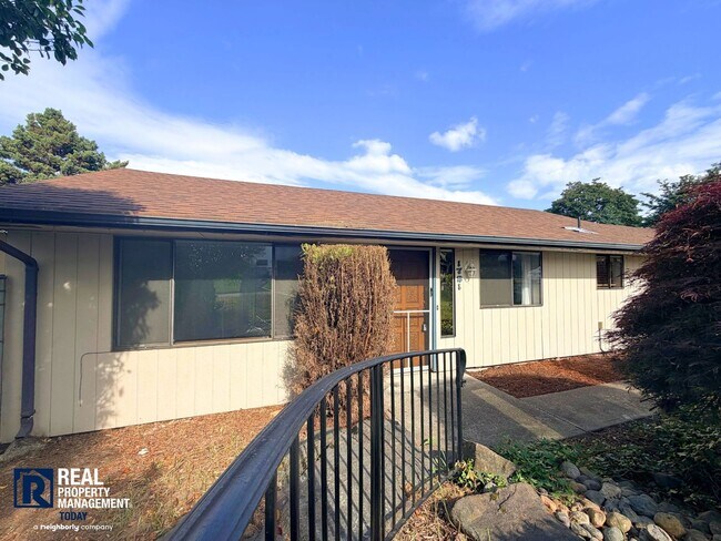 Building Photo - Spacious 2 Bedroom Home with Bonus Den in Prime Puyallup Location