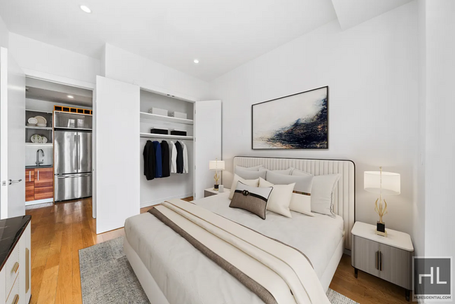 Building Photo - Luxurious 2 bedroom/1 Bathroom apt w/priva...