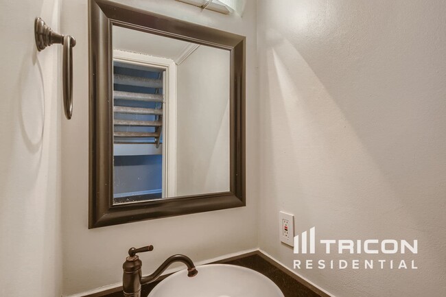 Foto del edificio - 1712 Hartford Dr