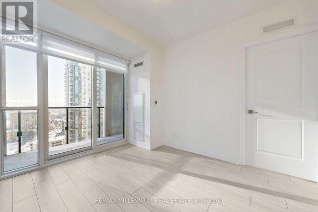 Building Photo - 30 Elm Dr W