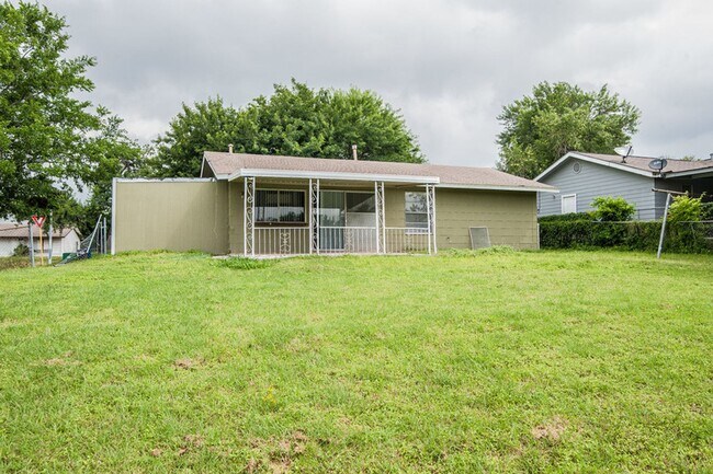 Foto del edificio - Cozy Remodeled House Near Downtown