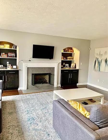 Foto del edificio - 1411 Woodpath Ct