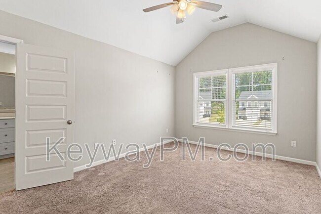 Foto del edificio - 1058 Linsmore Ave