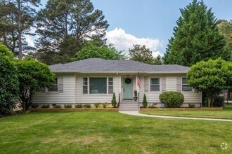 Building Photo - 1111 Lindridge Dr NE