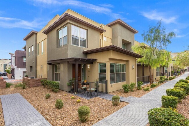 Foto del edificio - Luxurious, Modern, Completely Renovated 3 Bedroom Home In the Heart of Summerlin