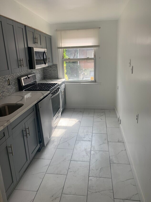 Newly renovated kitchen - 6038 Baltimore Ave