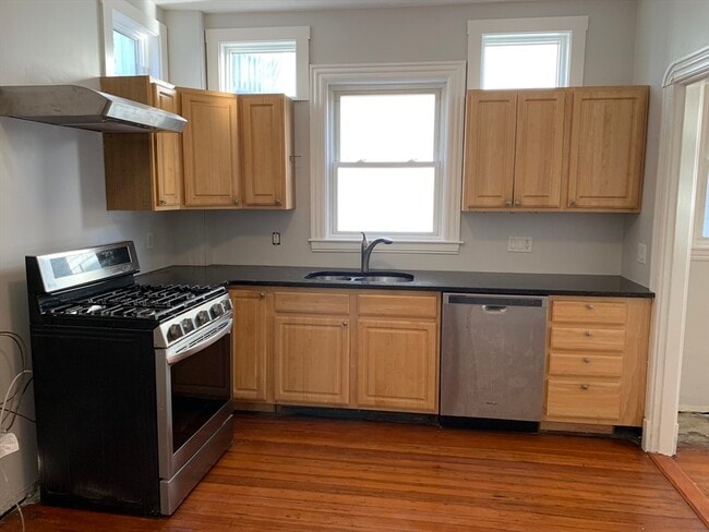 Building Photo - 194 Savin Hill Ave