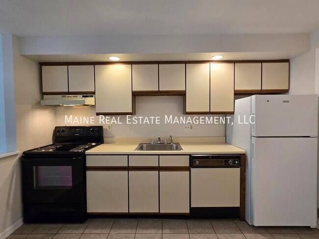 Building Photo - 20 Tall Pines Dr