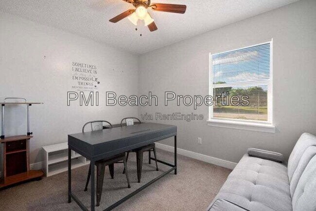 Foto del edificio - 2456 SE Melaleuca Blvd