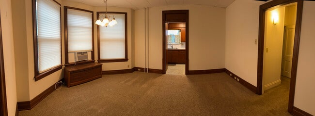 Dining Area - 136 E Oak St