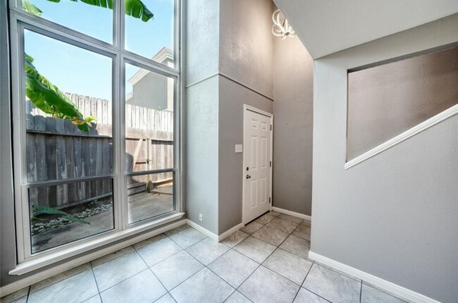 Foto del edificio - 16120 Stuebner Airline Rd