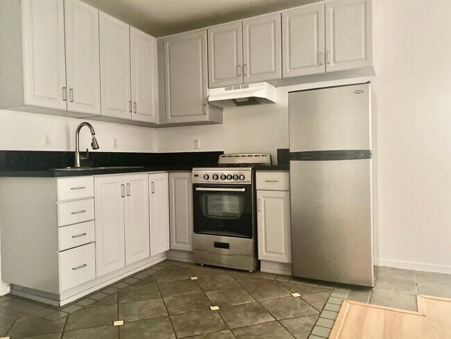 Building Photo - 403 S Alvarado St