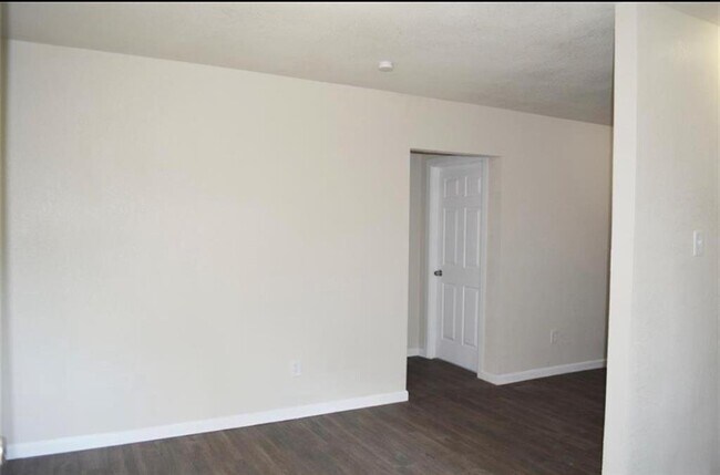 Foto del edificio - 7913 Woodlyn Rd