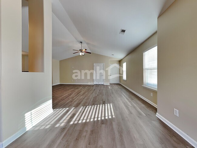 Foto del edificio - 116 Spring Lakes Dr